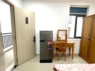 Chdv đầy đủ nội thất  thang máy  nhà xe  gần ngã 4 phú nhuận