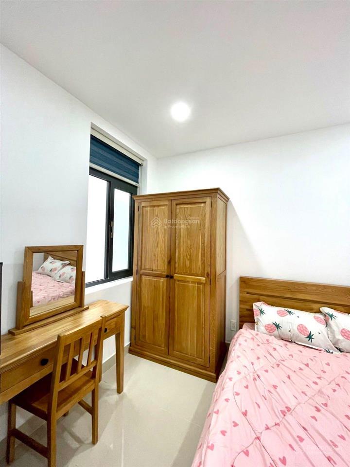 Chdv đầy đủ nội thất  thang máy  nhà xe  gần ngã 4 phú nhuận