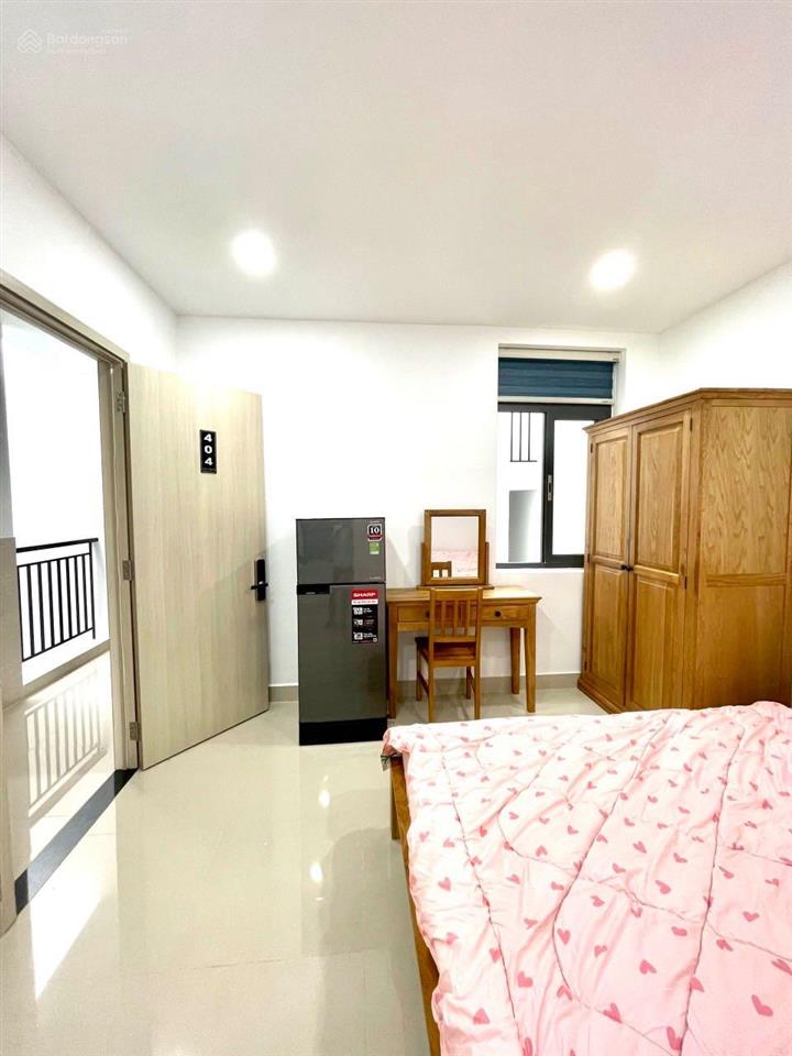 Chdv đầy đủ nội thất  thang máy  nhà xe  gần ngã 4 phú nhuận