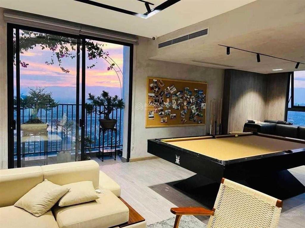 Chính chủ gửi bán căn hộ chung cư dt 250m2 penthouse kđt ngoại giao đoàn