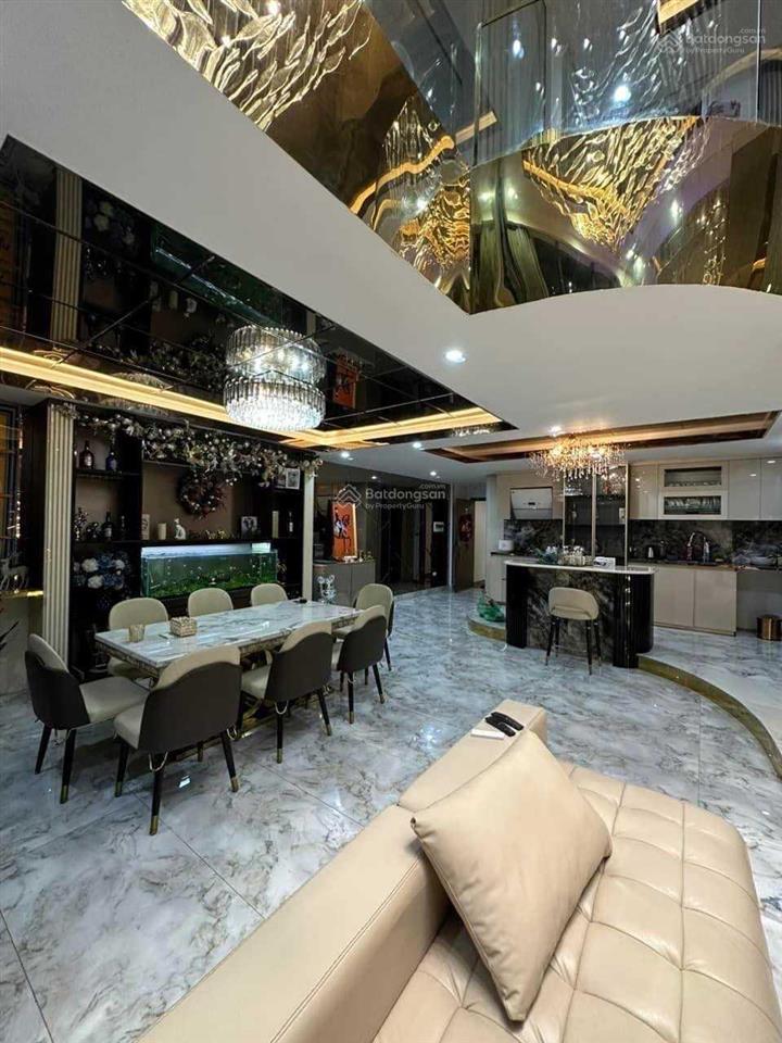 Chính chủ gửi bán căn hộ chung cư dt 250m2 penthouse kđt ngoại giao đoàn