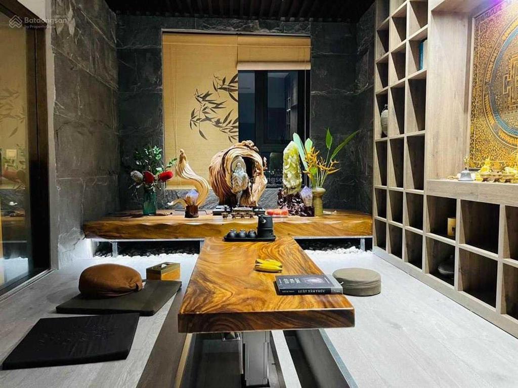 Chính chủ bán gấp căn hộ chung cư cao cấp tòa starlake tây hồ dt 115m2 giá tốt