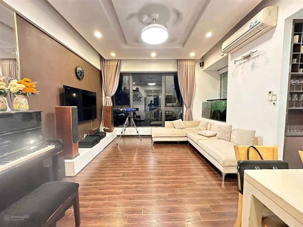 Bân gấp căn dt 81m2 gồm 2pn, 2wc. tòa ct12 hoàng văn thái.