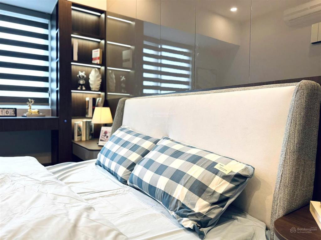 Chính chủ gửi bán chcc 130m2  3n2w the light, tố hữu. full nội thất. giá 9,9 tỷ.  0961 270 ***