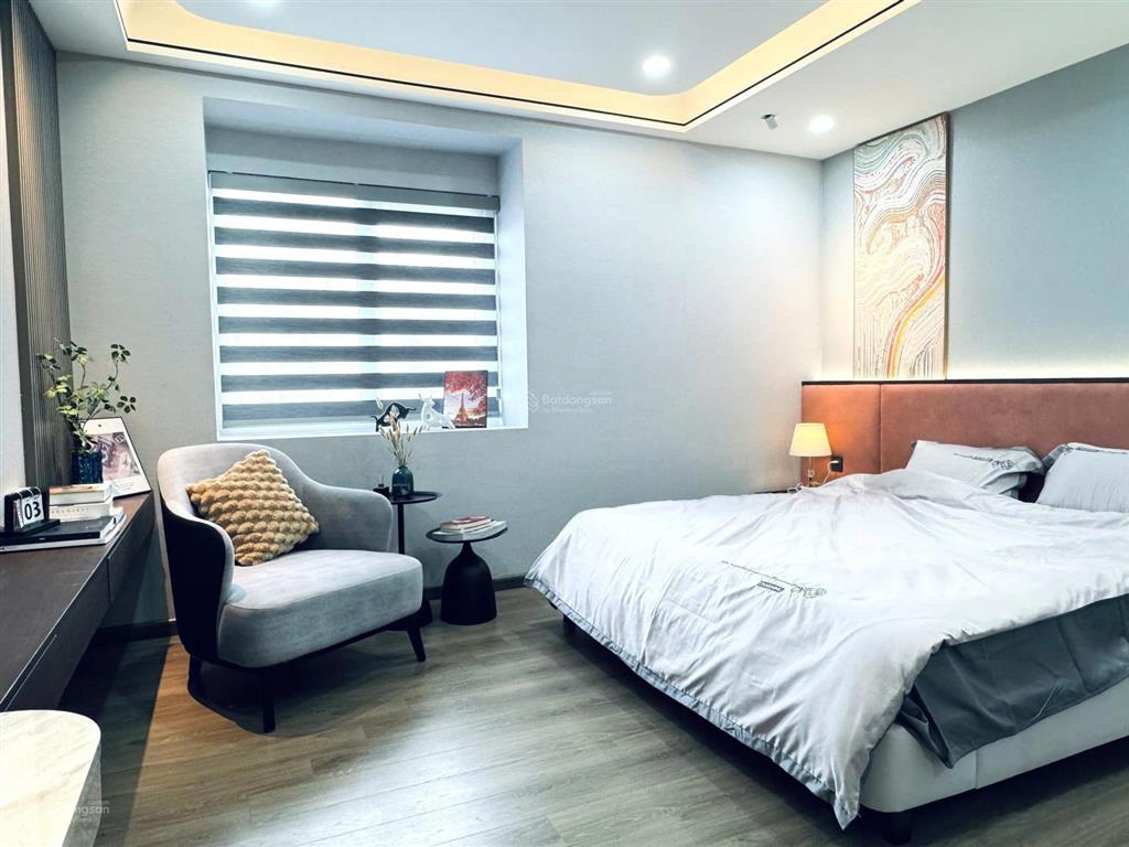 Chính chủ gửi bán chcc 130m2  3n2w the light, tố hữu. full nội thất. giá 9,9 tỷ.  0961 270 ***