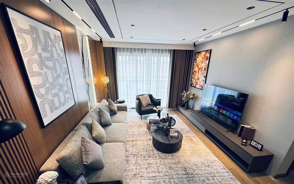 Chính chủ gửi bán chcc 130m2  3n2w the light, tố hữu. full nội thất. giá 9,9 tỷ.  0961 270 ***