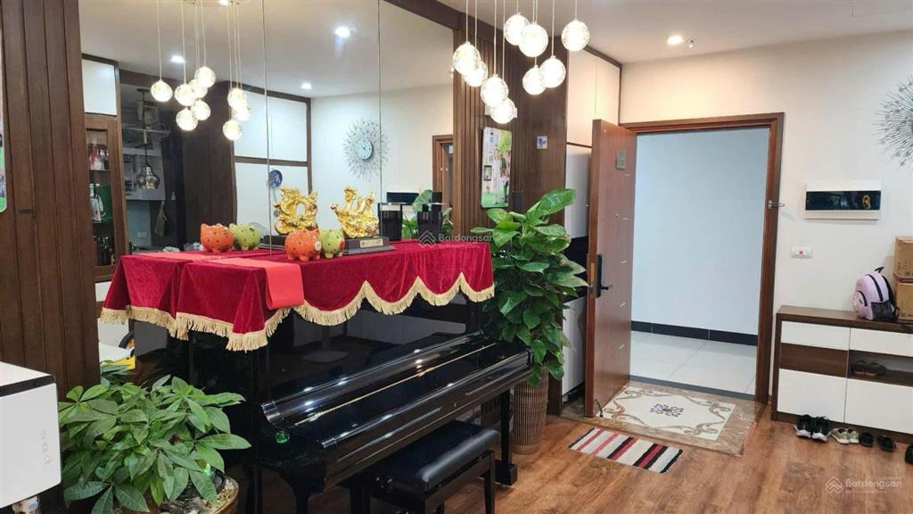 Chính chủ gửi bán căn hộ 94m2  3 phòng ngủ cc goldsilk complex. giá 7,7 tỷ.  0961 270 ***