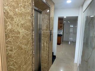 Nhà ngộp 5 tầng  thang máy  6t8 nh hỗ trợ