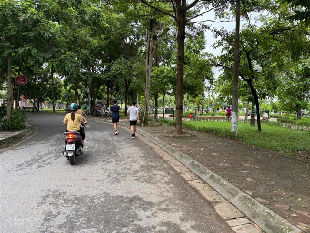 Cần bán biệt thự sài đồng long biên hà nội.