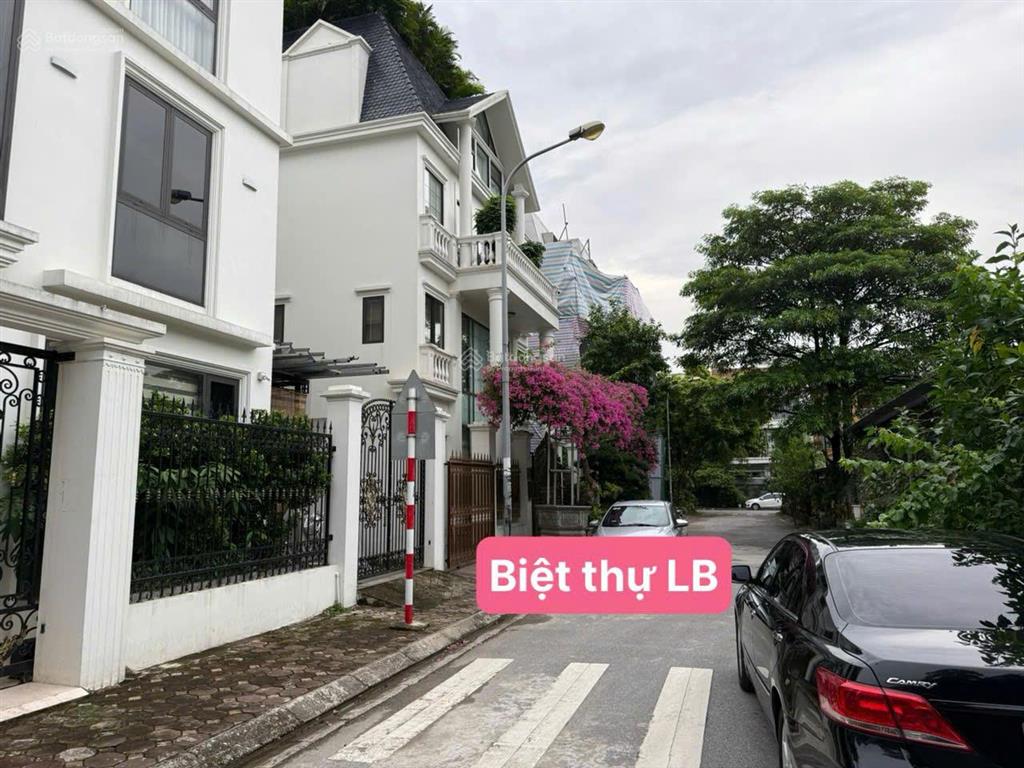 Cần bán biệt thự sài đồng long biên hà nội.