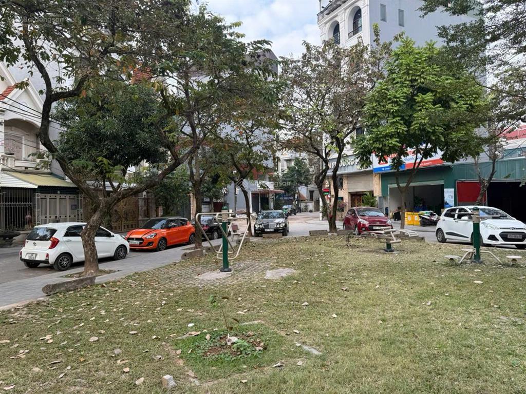 Cần bán nhà thạch bàn long biên hà nội  view vườn hoa công viên