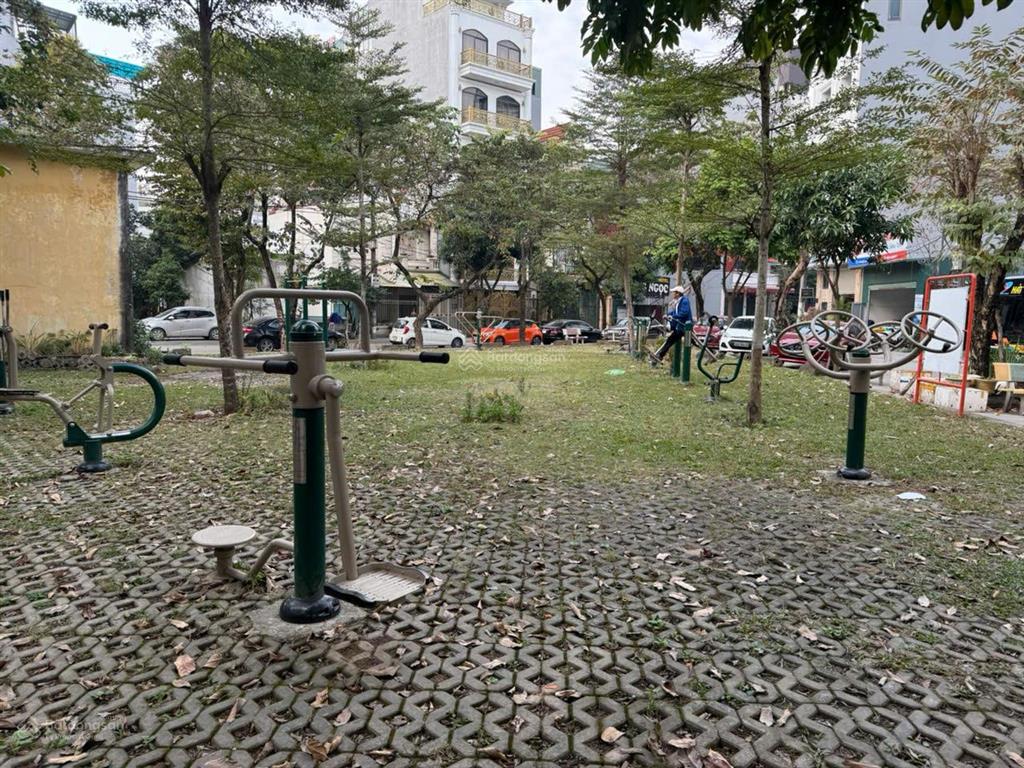 Cần bán nhà thạch bàn long biên hà nội  view vườn hoa công viên