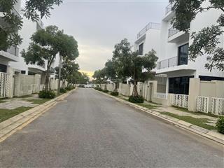 Shophouse căn góc, sát mặt biển sầm sơn. xây 4,5 tầng. giá 6.9 tỷ. sẵn sổ sang tên.