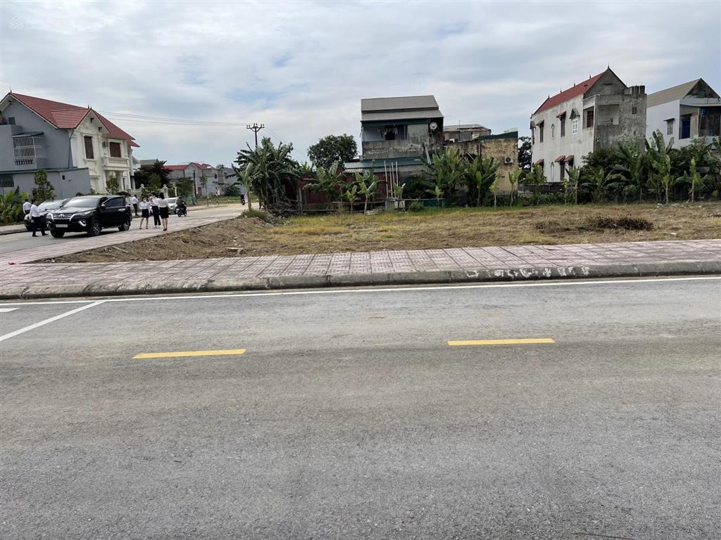 Đất lô 2 mặt quốc lộ 1a thị trấn tân phong, sổ sang tay  0919 959 ***