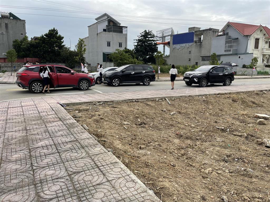 Đất lô 2 mặt quốc lộ 1a thị trấn tân phong, sổ sang tay  0919 959 ***