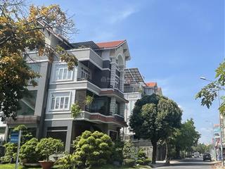 Bán biệt thự himlam q7 giá 52 tỷ sh vĩnh viễn, nội thất đẹp, có thang máy  0931 353 ***