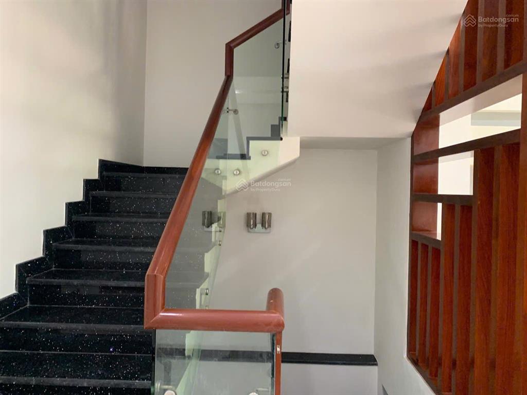 Cho thuê rẻ 55tr/th nhà nguyên căn có thang máy dt 5.1x20m rẻ nhất khu himlam  0931 353 ***