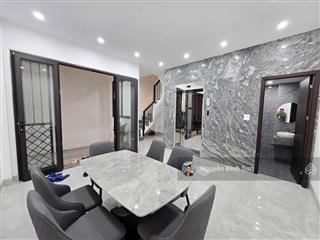 Bán nhà nguyễn văn cừ 45m 8 tỷ 7 tầng thang máy 5m mặt tiền