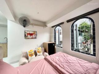 Phòng cho thuê gần trường đại học hoa sen  ueh cửa sổ lớn gần toà nhà viettel full nội thất