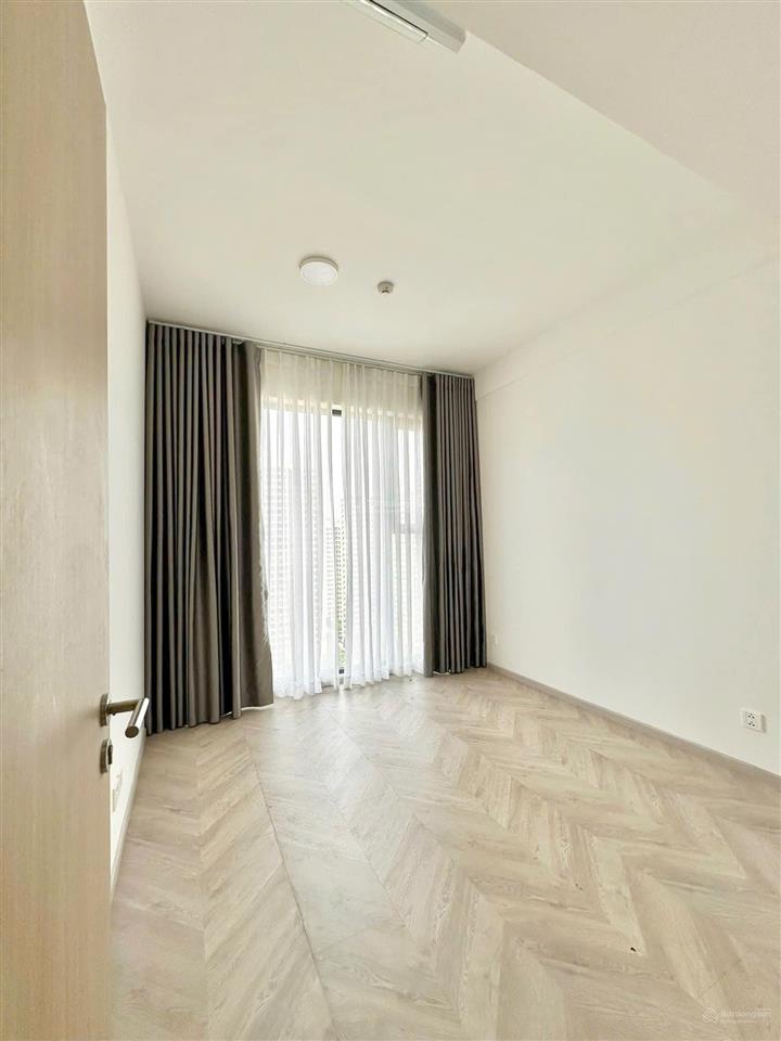 Tòa e  tầng cao còn 1 căn 3pn góc  chỉ 6,54 tỷ 97,47m2  tầng trung view thoáng lumiere boulevard