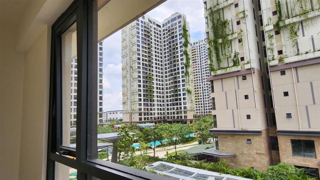 Có sổ  view nội khu hồ bơi  căn góc 2pn tháp c  giá chỉ 4,6 tỷ all in  lumiere boulevard