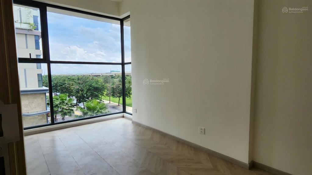 Có sổ  view nội khu hồ bơi  căn góc 2pn tháp c  giá chỉ 4,6 tỷ all in  lumiere boulevard