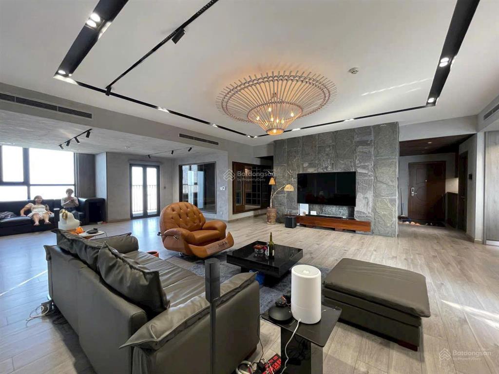 Vợ chồng em bán ch hoa hậu đẹp nhất học viện quốc phòng 3pn 136m2 căn góc view hồ. giá 9tỷ3 rẻ nhất
