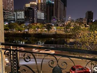 Cho thuê căn hộ ban công 2bedrooms, gần phố đi bộ nguyễn huệ quận 1, 80m2, đủ nội thất, thang máy