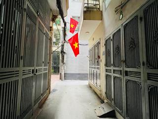 Cần bán gấp nhà 5 tầng 33m2 ngõ 89 lạc long quân  gần chợ nghĩa đô