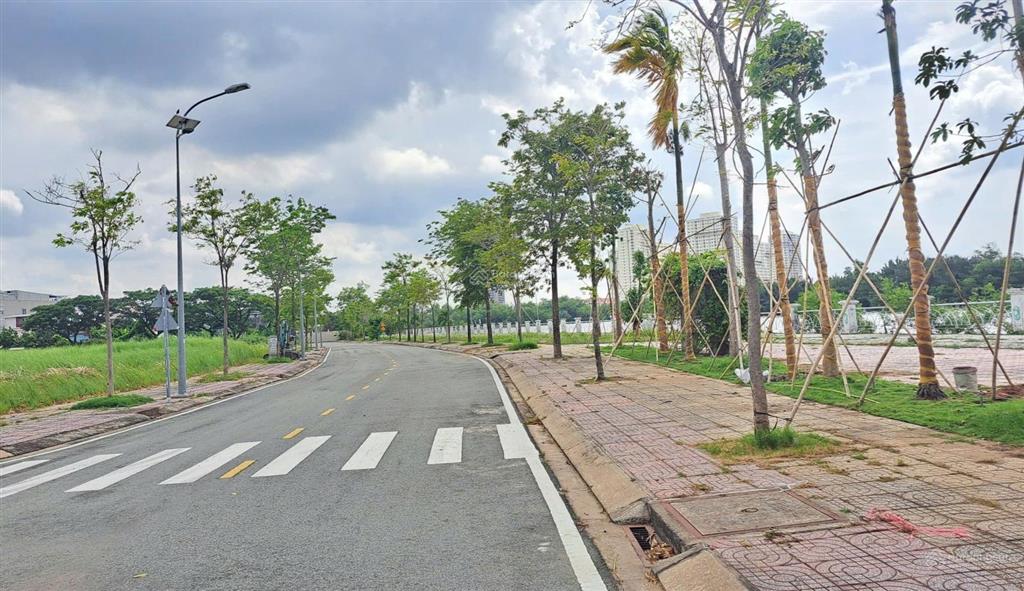 63 triệu/m đất biệt thự kdc bộ công an, phạm hữu lầu, 12x27m, ven sông thoáng mát