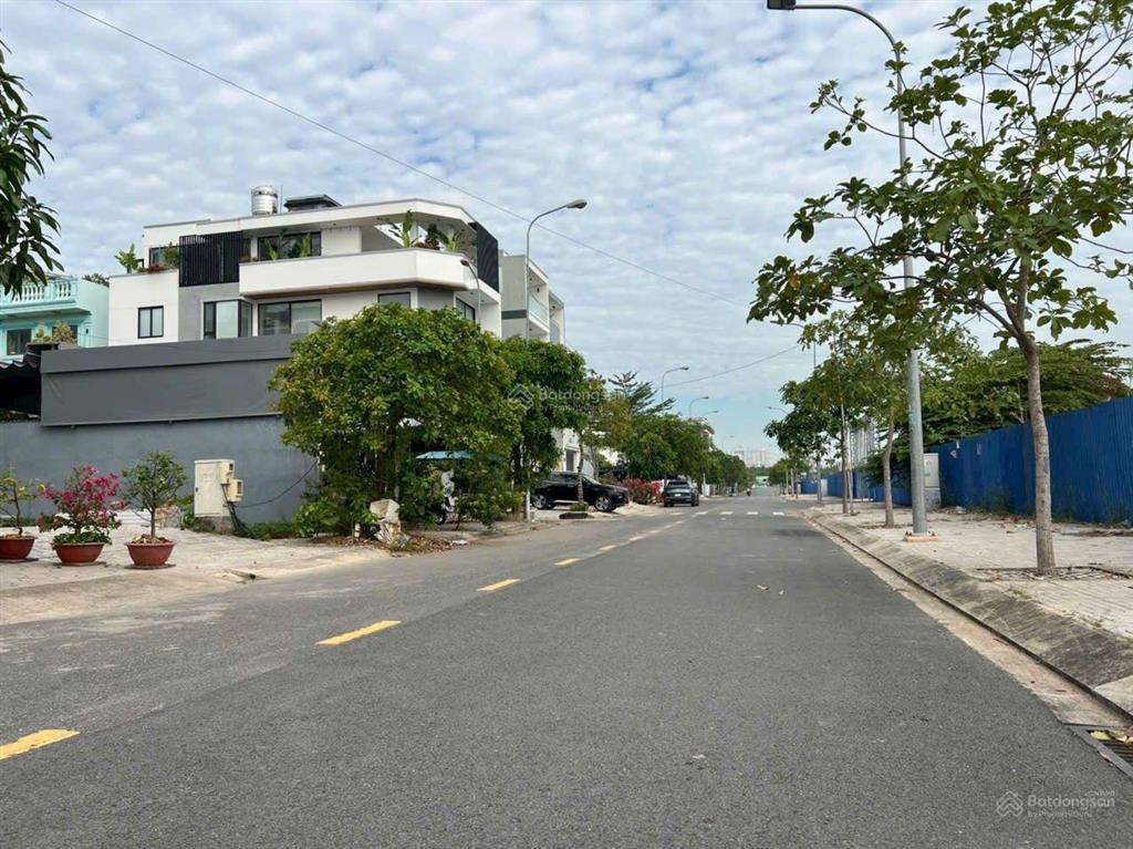 Đất nền đào sư tích, 108m2, giá 6.85 tỷ, sổ riêng, xây dựng tự do