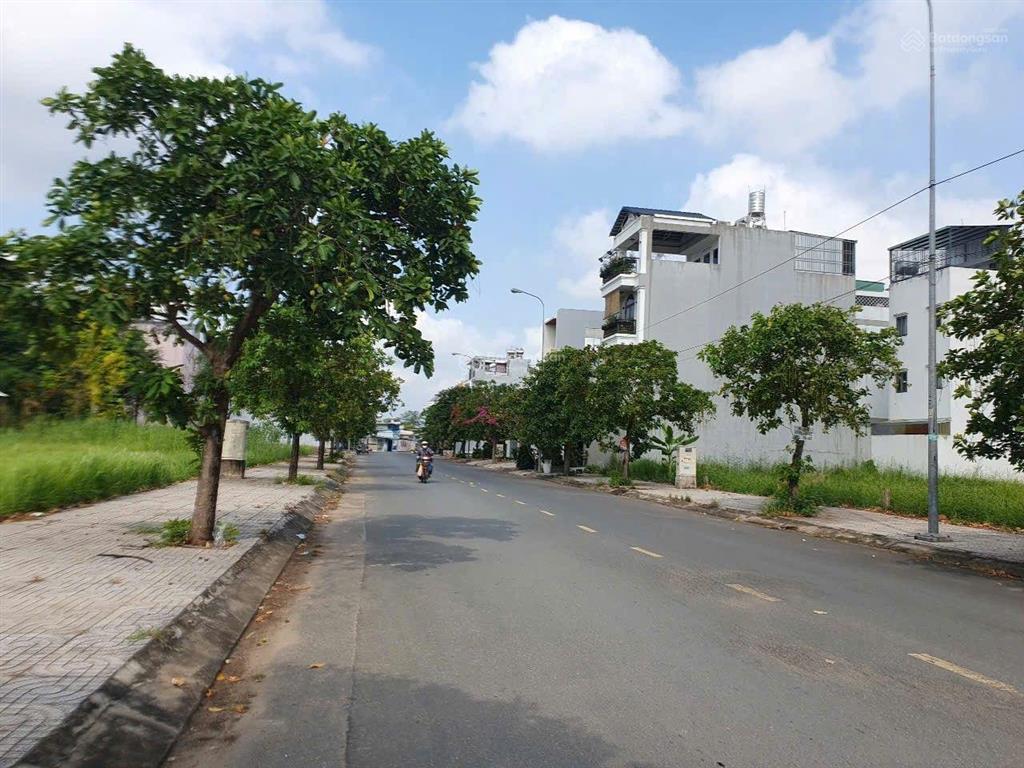 Đất nền đào sư tích, 108m2, giá 6.85 tỷ, sổ riêng, xây dựng tự do