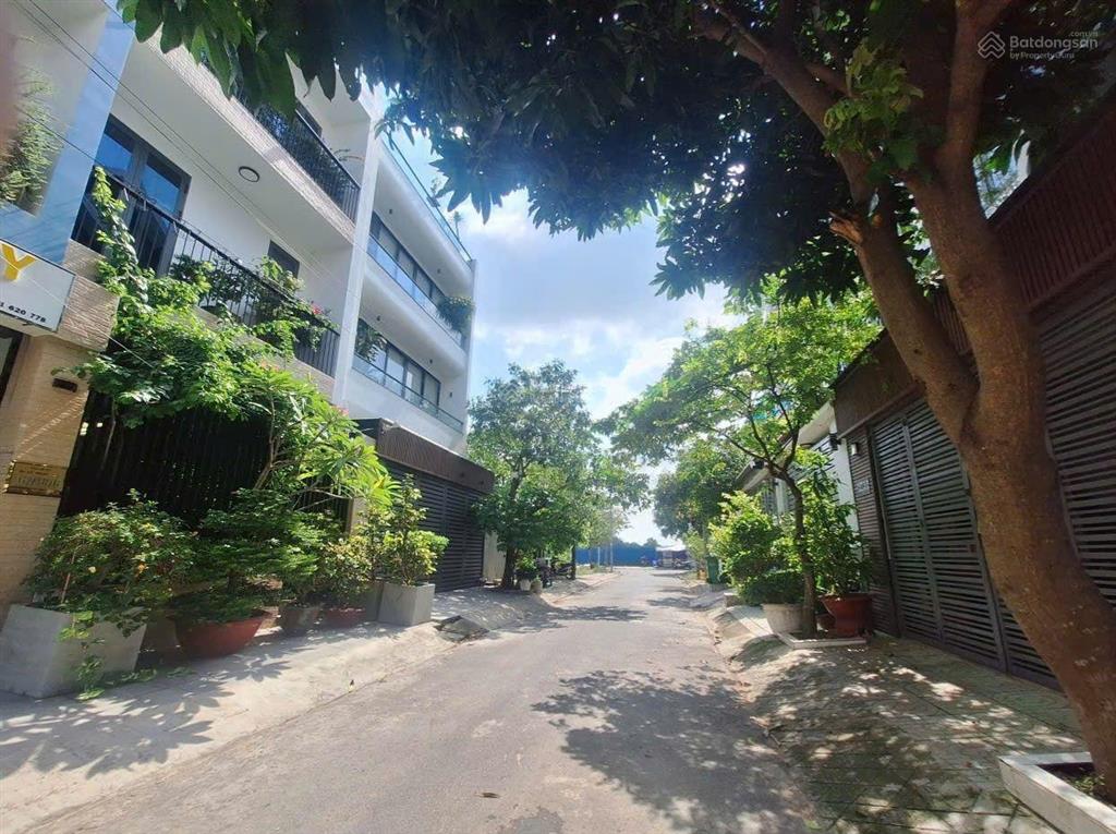 Gấp bán đất 100m2 kdc đào sư tích, cạnh phú mỹ hưng, 6.8 tỷ, xây tự do