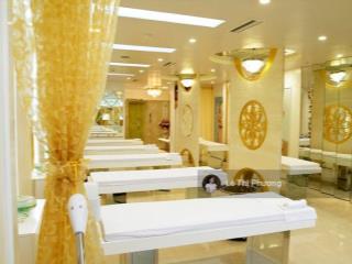 Cho thuê nhà mặt phố hàng hành. vị trí kd vip. dt 60m2x4tầng, mặt tiền 4,5m. thông sàn. riêng biệt