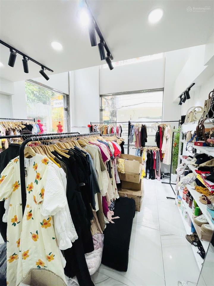 Nhà mặt tiền giáp quận 1 ngân hàng định giá 10,5 tỷ bán gấp còn 9 tỷ