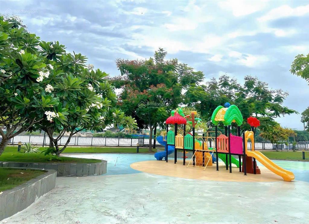 Chỉ 2,6 tỷ (full giá) sở hữu căn nhà phố 1 trệt 3 lầu, ở kđt the pearl trung tâm bến lức