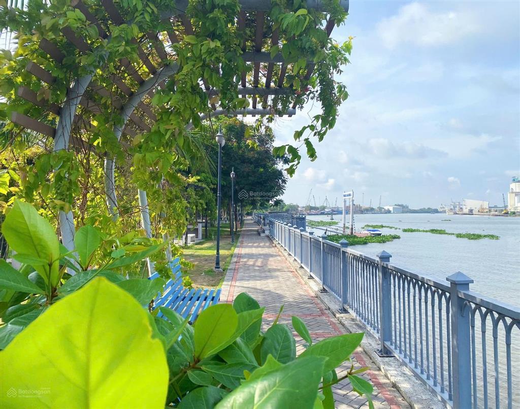 Chỉ 2,6 tỷ (full giá) sở hữu căn nhà phố 1 trệt 3 lầu, ở kđt the pearl trung tâm bến lức