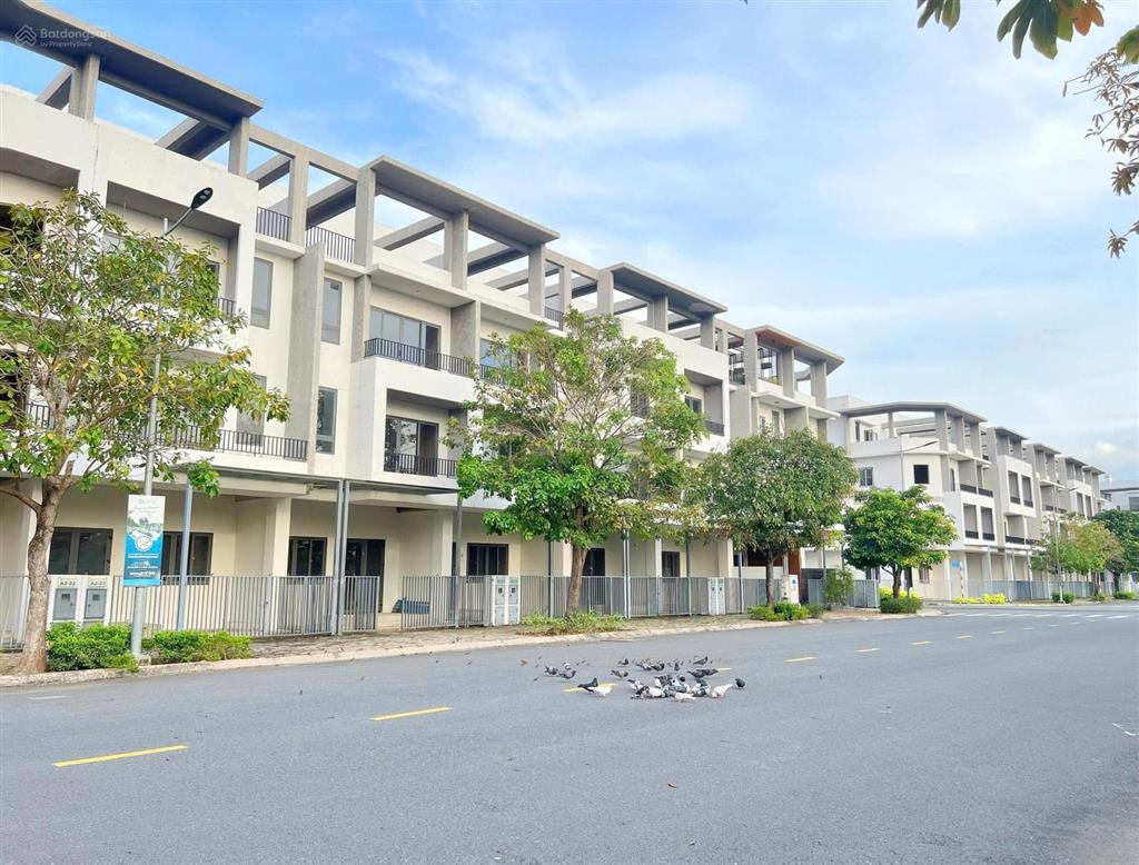 Chỉ 2,6 tỷ (full giá) sở hữu căn nhà phố 1 trệt 3 lầu, ở kđt the pearl trung tâm bến lức