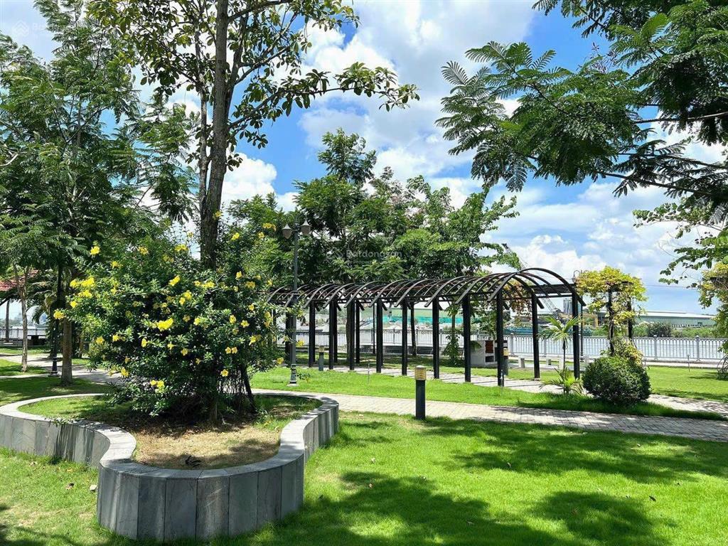 Chỉ 2,6 tỷ (full giá) sở hữu căn nhà phố 1 trệt 3 lầu, ở kđt the pearl trung tâm bến lức