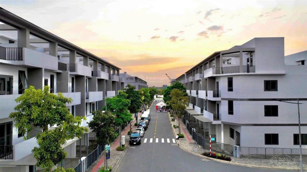 Chỉ 2,6 tỷ (full giá) sở hữu căn nhà phố 1 trệt 3 lầu, ở kđt the pearl trung tâm bến lức