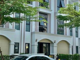 Bán nhà phố mặt tiền ql1a. diện tích 85m2. kết cấu 1 trệt 2 lầu. 2,8tỷ (full giá) trung tâm bến lức