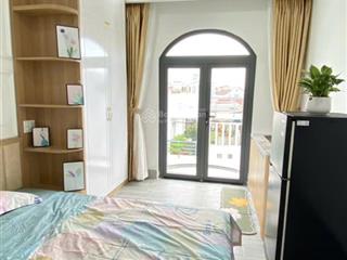 Studio ban công rộng  full nội thất ngay công viên làng hoa