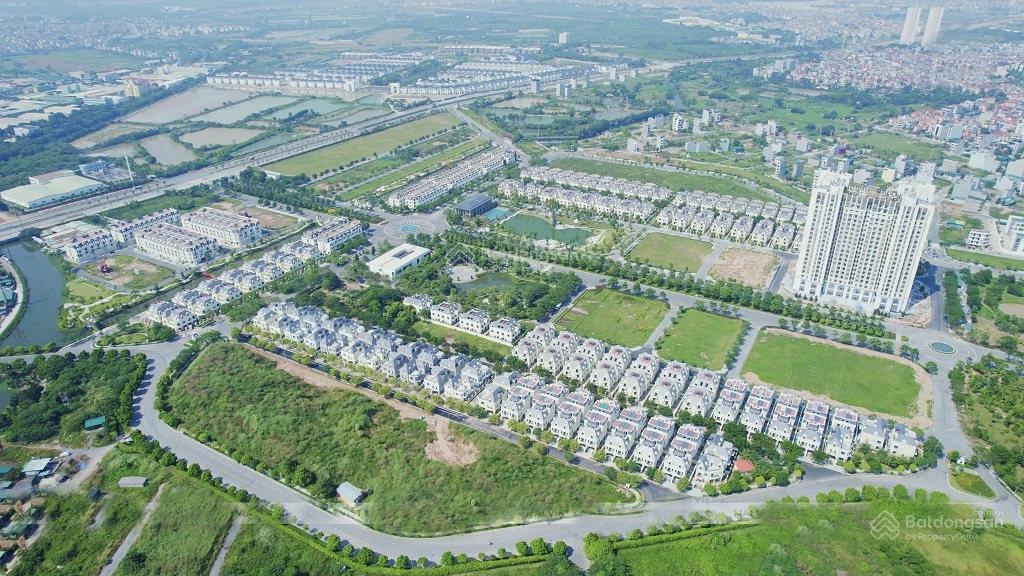 Cần bán lô biệt thự dt 132m2, đối diện trường đoàn thị điểm, hướng đông nam, giá tốt khu