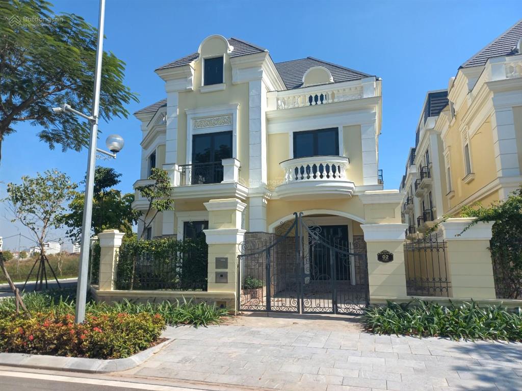 Cần bán lô biệt thự dt 132m2, đối diện trường đoàn thị điểm, hướng đông nam, giá tốt khu
