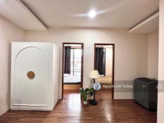 Căn hộ 2 phòng ngủ 70m2 ngay trung tâm full nội thất giặt riêng  toà nhà thang máy.
