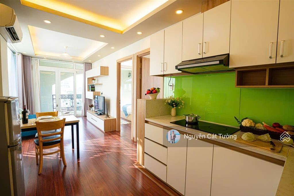 Penhouse 2 phòng ngủ, 77m2, ban công, tầng cao view thoáng, tòa nhà thang máy, hầm xe