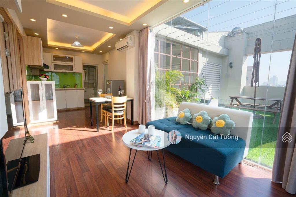 Penhouse 2 phòng ngủ, 77m2, ban công, tầng cao view thoáng, tòa nhà thang máy, hầm xe