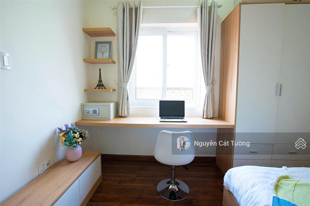 Penhouse 2 phòng ngủ, 77m2, ban công, tầng cao view thoáng, tòa nhà thang máy, hầm xe