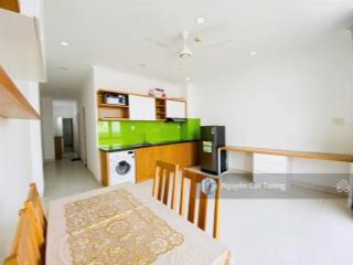 Căn hộ 2 phòng ngủ  70m2  ban công lớn  giặt riêng  ngay cầu bông  quận 1  toà nhà thang máy