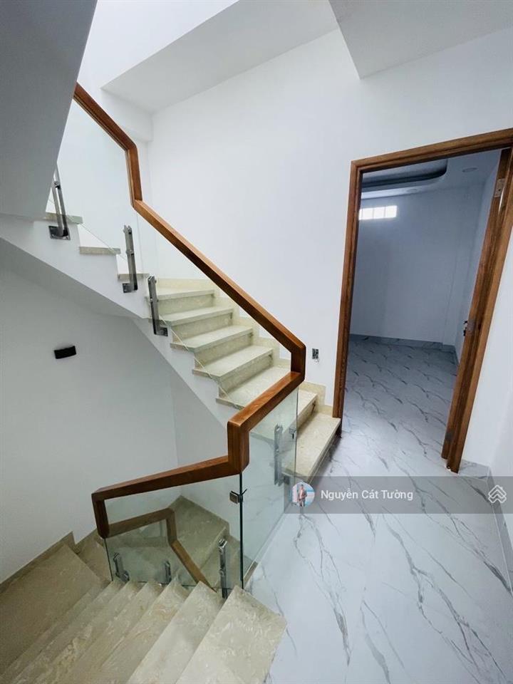 Bán nhà ngay 40 nguyễn văn đậu  4 tầng  nhà mới 100%  4 phòng ngủ  vừa ở vừa kinh doanh.